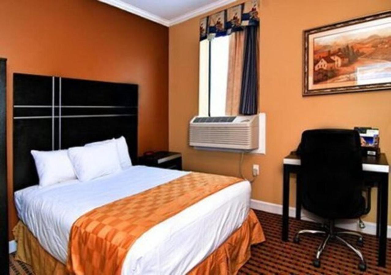 The Prince Hotel Tunkhannock エクステリア 写真